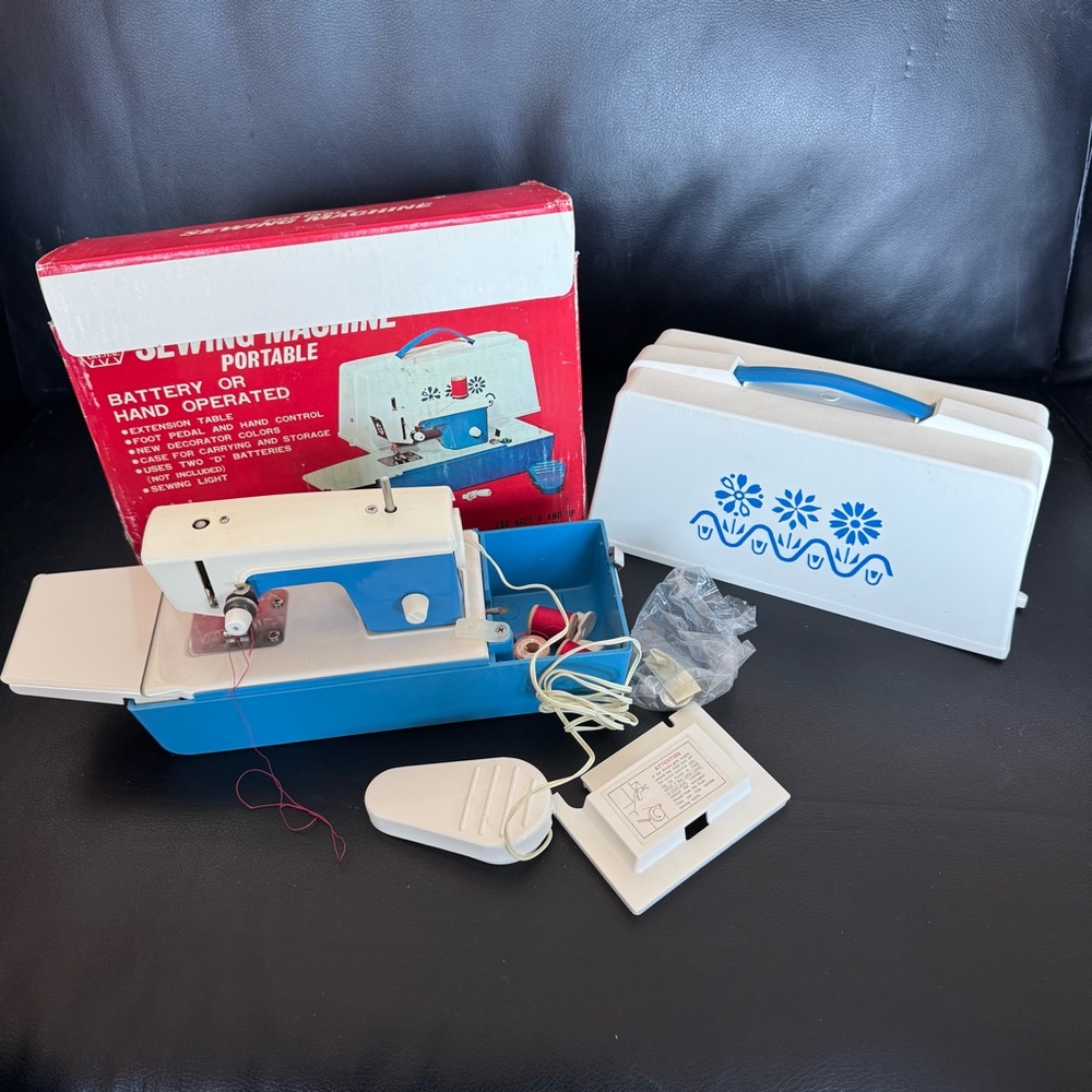 Portable Vintage Sewing Machine with Carrying Case